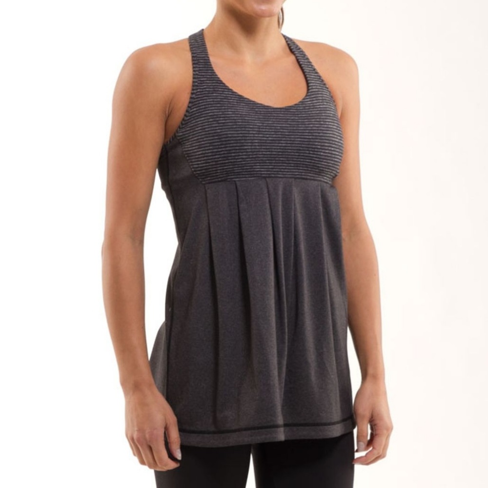 SALE!! Lululemon power technique tank size 6 belly hider